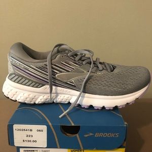 BRAND NEW Brooks Adrenaline GTS 19 Sneakers